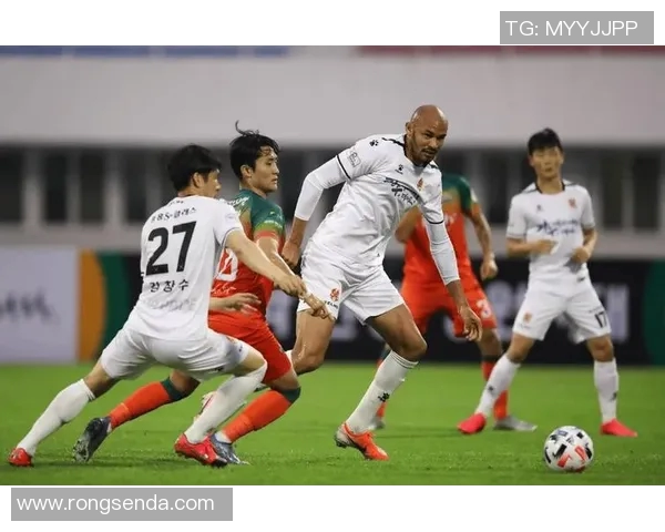 FC首尔与南方球队的激烈对决展现足球魅力与团队精神